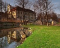 zámek Křimice - dokončen 1732 v barokním slohu, přestavěn 1811 do empírového slohu (autor fotografie Robert Benčík).jpg