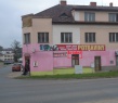 krádež plachty na obchodě u kapličky.jpg